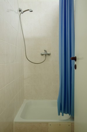 Bathroom - lockable showers